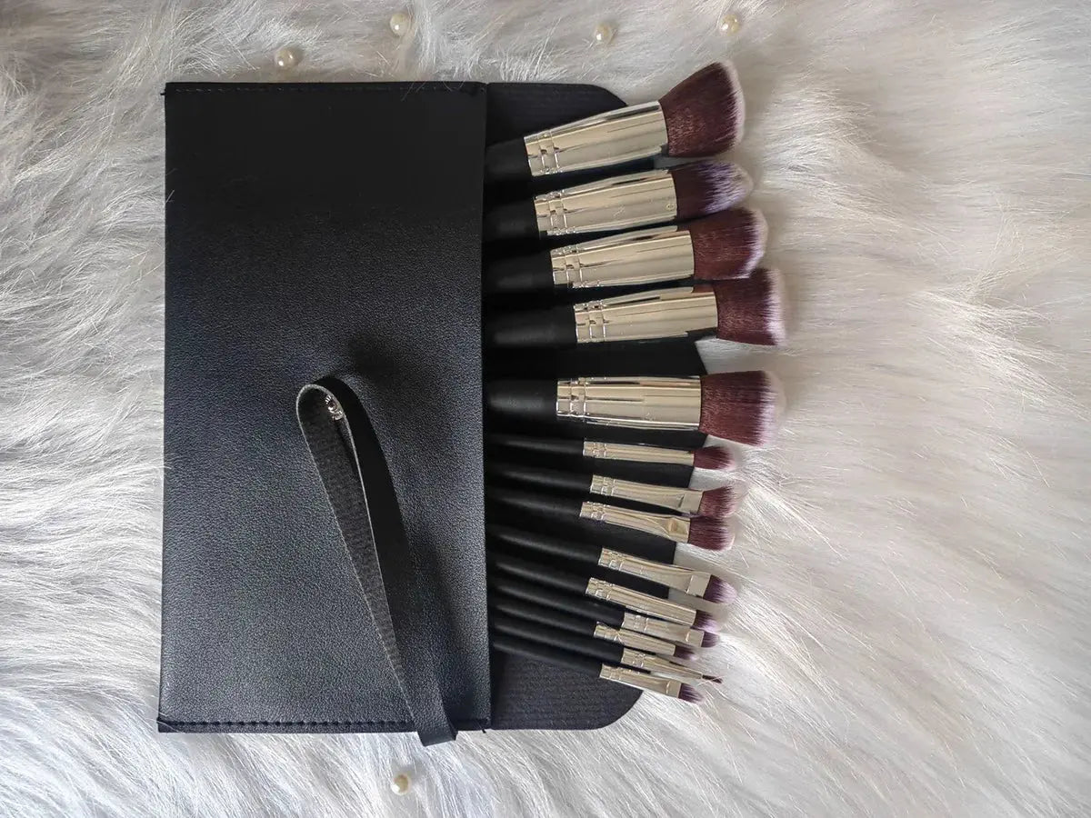 14-teiliges Make-up Pinselset im schwarzen Etui, Metallzwingen und braune Borsten