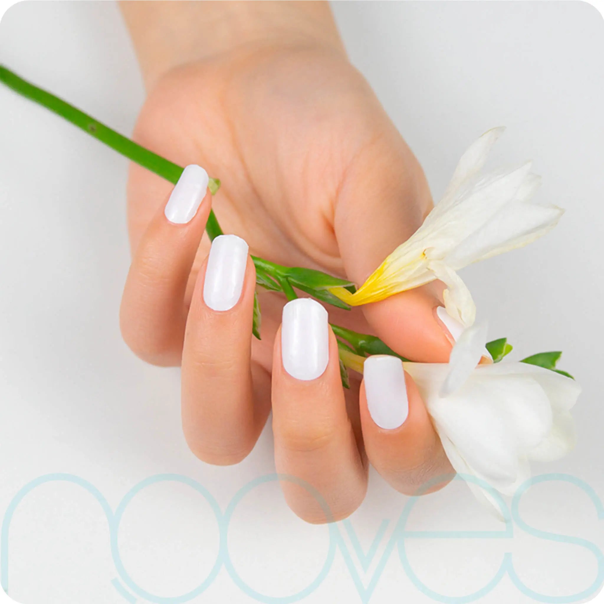 White gel nail strips on hand: short glossy oval nails