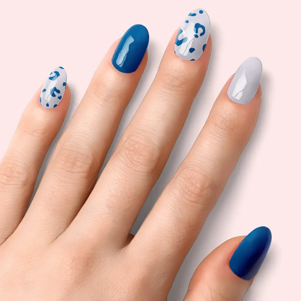 Blue leopard nail set: solid deep-blue nails and white nails with blue spots