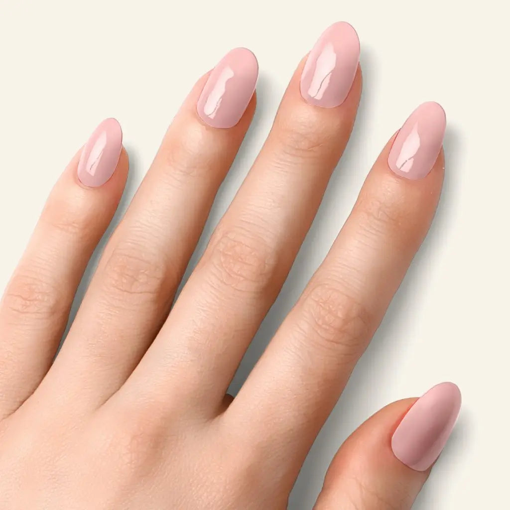 Bandelettes d’ongles gel rose pâle, finition brillante sur ongles ovales